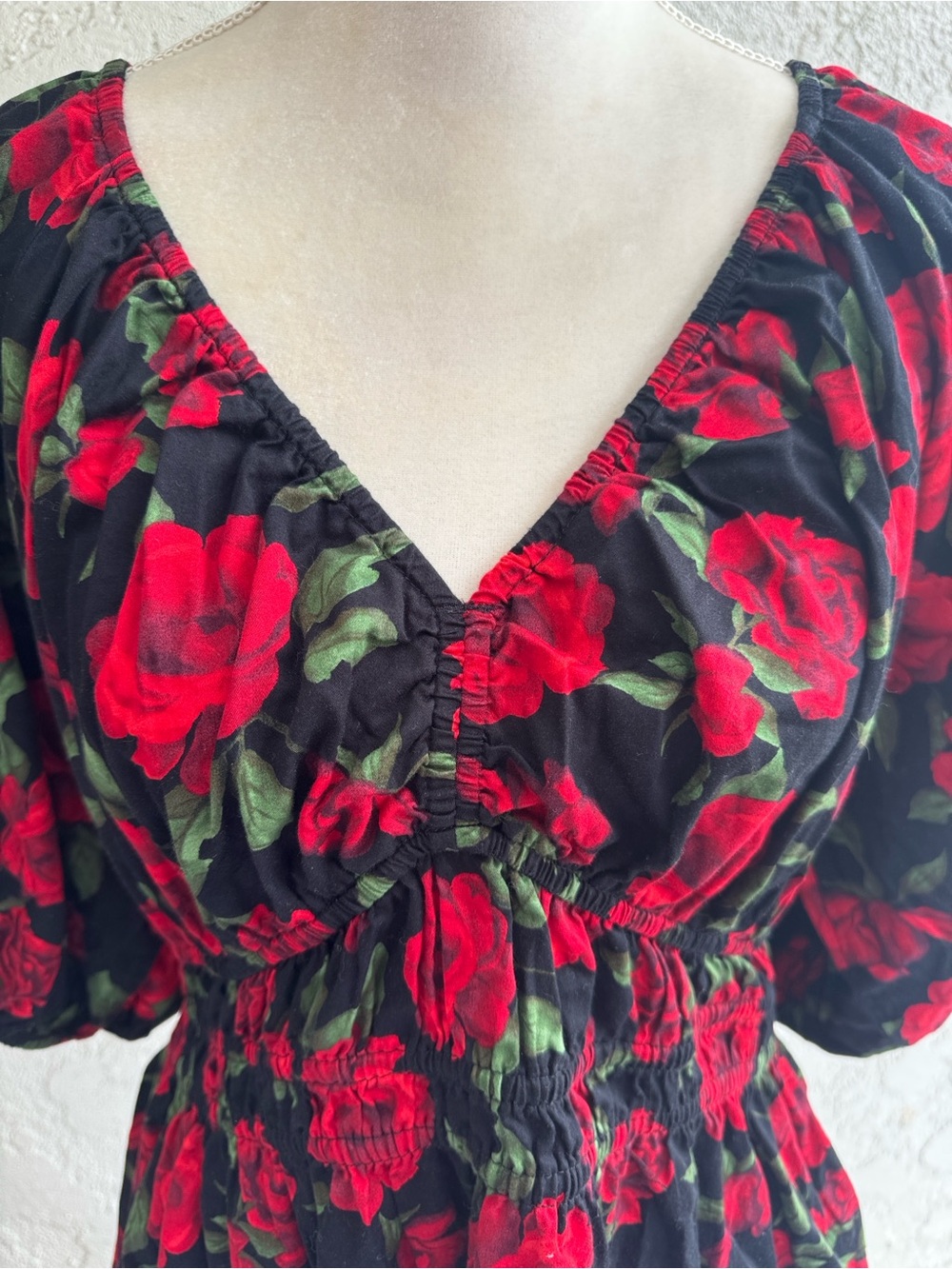 Black Floral V-Neck Romper with Red Rose Print Old Navy size XL - Picture 8 of 9